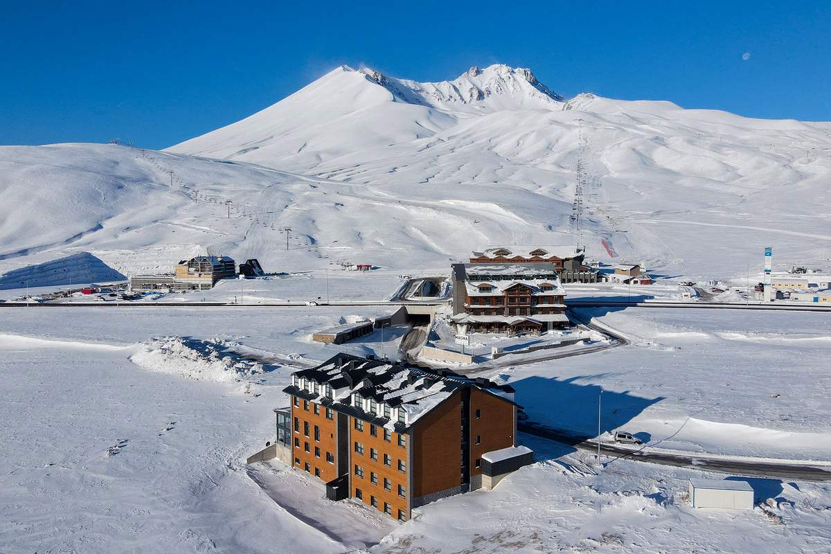 Erciyes’te 4 yeni otel daha hizmete açıldı, ek yatırım için düğmeye basıldı